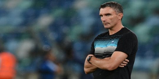 كارتيرون يصل القاهرة .. والمدرب الفرنسي يُعلق على تدريبه للأهلي