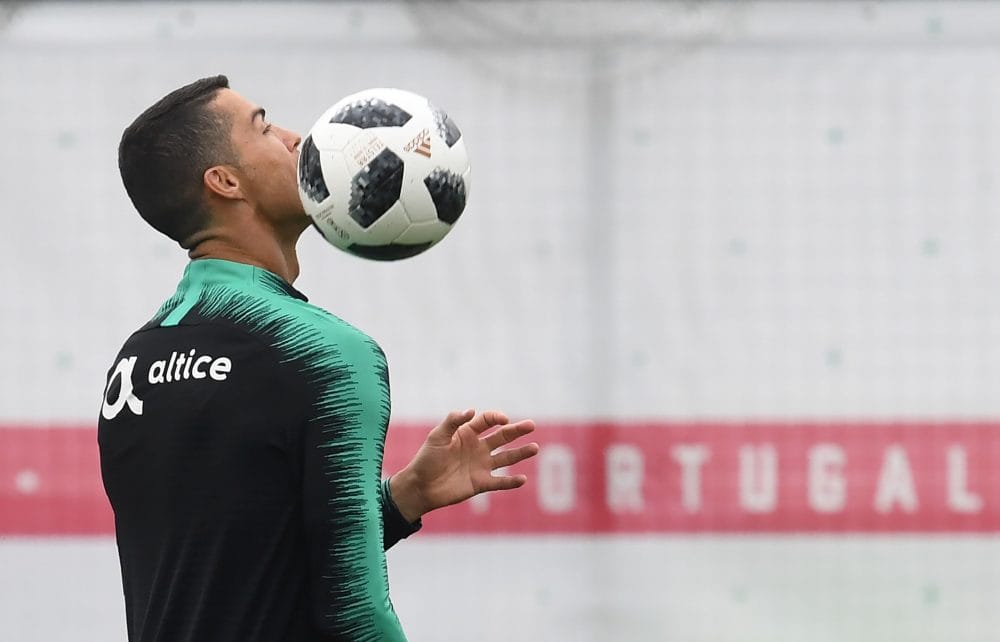 خافيير يؤكد:رونالدو لن يرحل عن ريال مدريد.. واللاعب يستعرض مهاراته بالتدريبات استعدادا للمونديال
