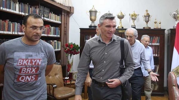 كارتيرون يحدد 6 نجوم في قائمة الأهلي للموسم الجديد ويكشف مفاجأة عن نيدفيد