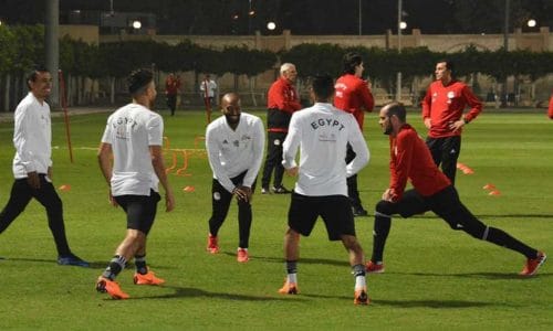كواليس مران المنتخب: لحظة مؤثرة لصلاح..حالة اغماء..وليفربول يثير أزمة
