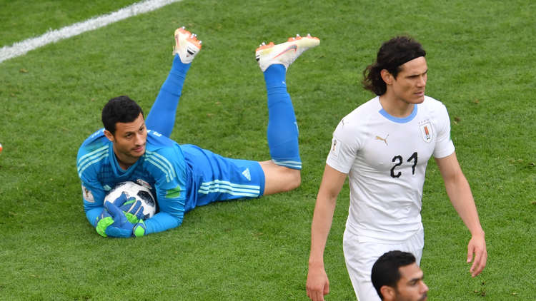 محمد الشناوي يرفض عروض السعودية .. ويكشف سر تمسكه بالأهلي .. خاص