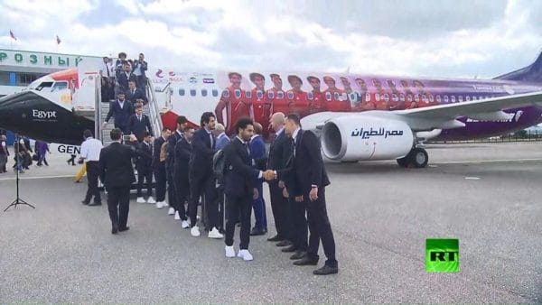 بعثة منتخب مصر تصل إلي روسيا .. وتأجيل قضية عبدالغني .. صور
