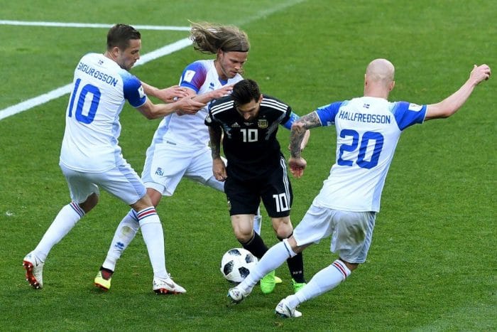 ميسي متهم بإهدار مجهود الأرجنتين..وسامبولى يؤكد إلتزام اللاعب