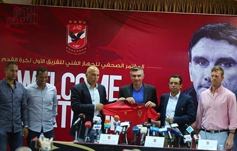 أسلام الشاطر يكشف أزمة كبيرة في الأهلي بين كارتيرون ومحمد يوسف