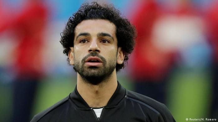 محمد صلاح يتحدث عن ترشحه لجائزة الأفضل ومفاوضات الريال ويؤكد : أحب لعب ميسي
