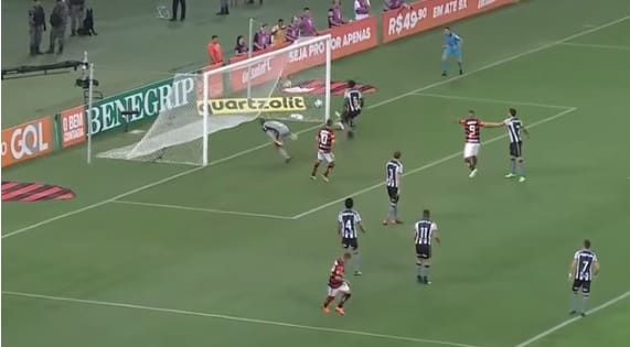 هدف مذهل من لاعب نادى فلامنجو على طريقة رونالدو فى الدورى البرازيلي