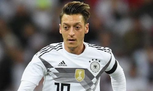 مدرب أرسنال وليفربول يدعمان أوزيل : كفاكم نفاقاً ولن نتركه وحيداً ..ورئيس بايرن ميونخ يعاود هجومة علي اللاعب