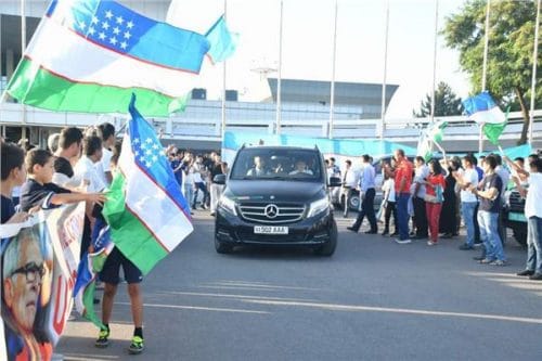 استقبال ملكي لـ هيكتور كوبر المدير الفني الجديد لاوزبكستان ..وتعليق محمود فايز