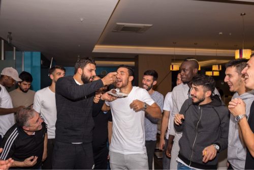 تريزيجية يتم الـ24 وقاسم باشا ينشر صور إحتفاله بعيد ميلاد اللاعب