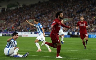 صلاح يقود ليفربول للفوز على هدرسفيلد وتقاسم الصدارة مع مانشستر سيتي