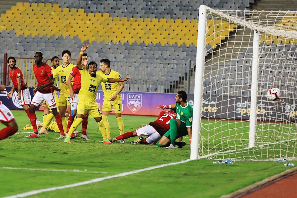 مباراة الأهلي اليوم : الأهلي يسقط في فخ التعادل أمام الوصل .. وأخطاء أكرامي تعود
