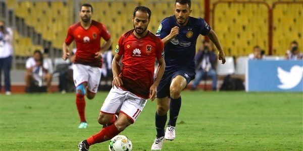 مباراة الأهلي اليوم : جماهير الأهلي تحفز اللاعبين أمام فندق الإقامة