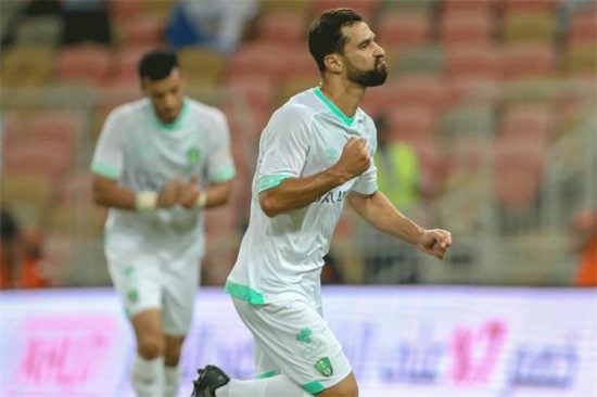 الهلال يكتسح الأهلي بمشاركةالسعيدوشيفو..والنصر يهزم الاتحاد بالدوري السعودي