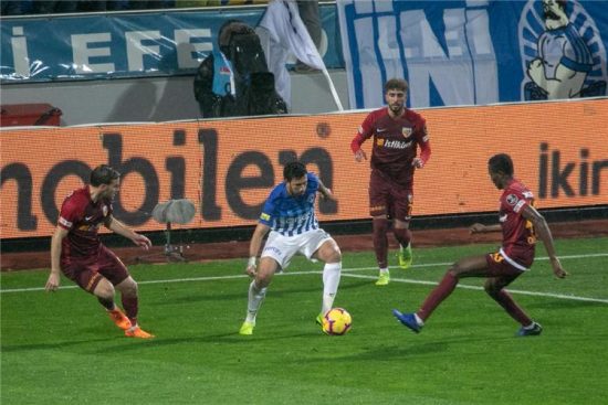 فيديو : تريزيجيه يهدر ركلة جزاء ليشارك في هزيمة قاسم باشا أمام قيصري سبور