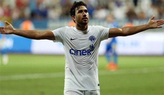 قاسم باشا يثير غضب تريزيجيه مجددا..و اللاعب ينشر صورة برفقة أخية