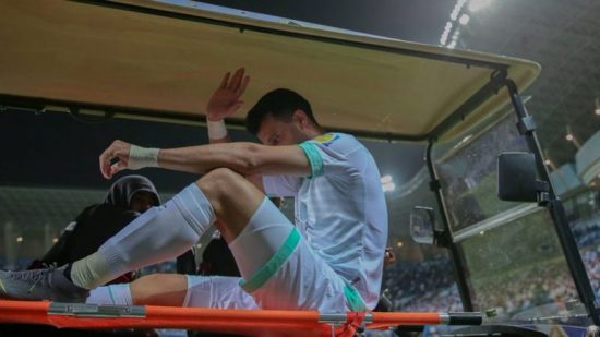 الأهلي السعودي يعلن رسميًا عن مدة غياب عمر السومة للإصابة