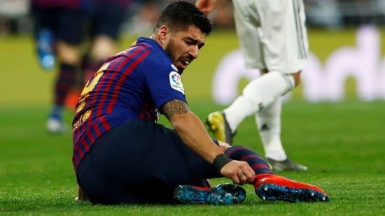 برشلونة يكشف حجم إصابة سواريز..وجماهيرالبارسا تعترض علي ابرام هذه الصفقة