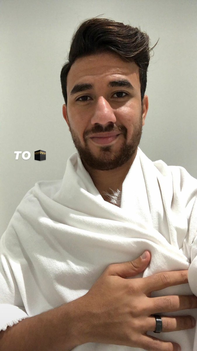 تريزيجيه يعلن سرقة حسابه على تويتر أثناء أداءه لمناسك العمرة