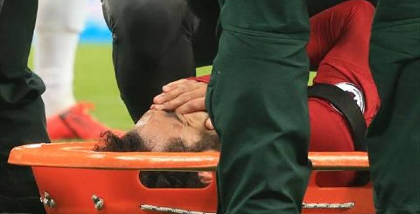 صلاح يصاب أمام نيوكاسل ويغادر المباراة باكيا وأوريجي بديلا