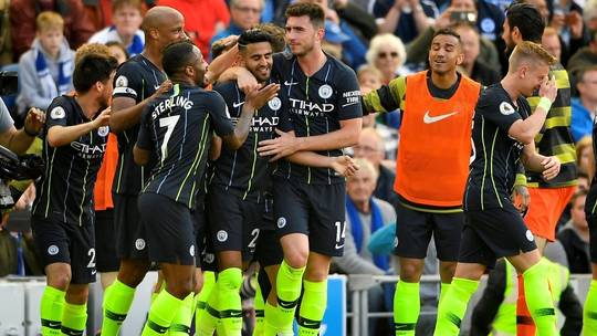 محرز ..أول لاعب عربي يتوج بالبريميرليج مرتين وهكذا احتفل جوارديولا معة باللقب