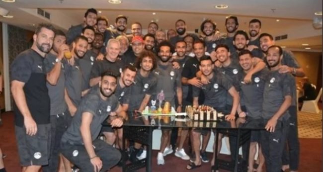 أجيري ولاعبوالمنتخب يحتفلون بصلاح..وسر فرمان استبعادمومن مواجهةمصروتنزانيا