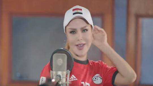 إليسا تغرد لعيون صلاح: قلبي على أرض الملعب..ورولا تتغزل به بأغنيةاتقدم يافرعون