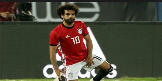 صلاح يعاني في ليلة سطوع تريزيجية بأفتتاح أمم أفريقيا وسر تغيرة الحذاء بين الشوطين