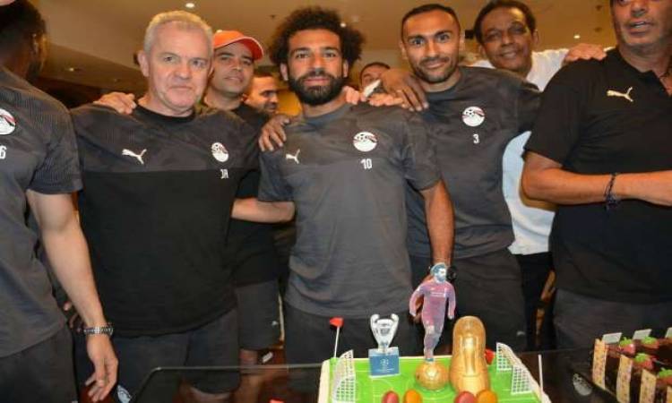 صلاح يحتفل بعيد ميلاده الـ27اليوم في معسكر المنتخب..وليفربول يحتفل علي طريقتة
