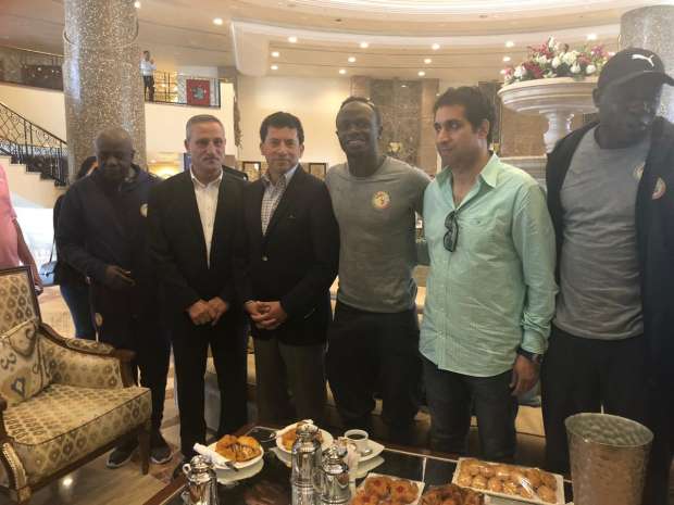 ماني يداعب وزيرالرياضة:مش هارجع السنغال غيربالكأس..والأخير يعده بتنفيذرهان صلاح