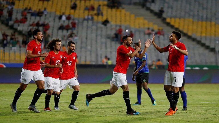 منتخب مصر يفوز علي غينيا بثلاثية .. صلاح يقلب الطاولة .. وهدف عالمي لمروان
