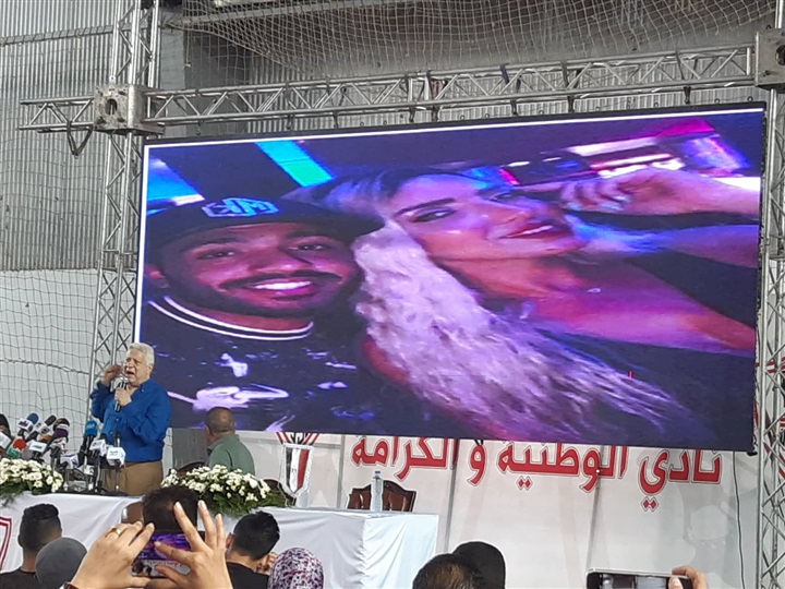 أخبار الزمالك : صاحبة الصورة المثيرة مع كهربا تحرج مرتضي منصور وتفضحه