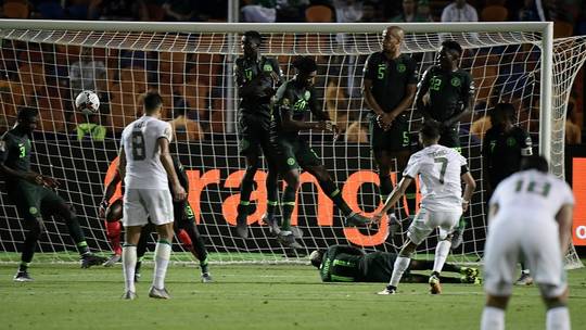 الجزائر تخطف بطاقة التأهل لنهائي كأس إفريقيا بعد اكتساح نيجيريا بهدف قاتل