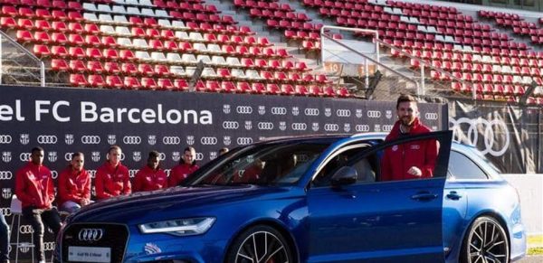 لاعبي برشلونة مطالبون بالتخلي عن سياراتهم وإعادتها للشركة العالمية
