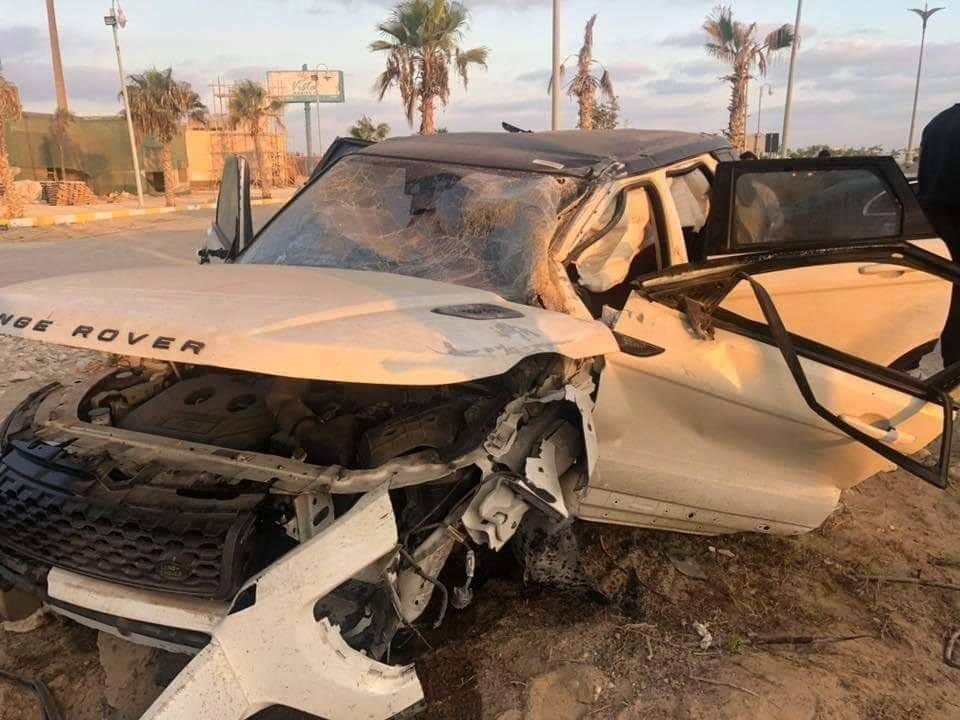 عمرو زكي يتعرض لحادث مروع واللاعب غارق في الدماء والسيارة محطمة .. صور
