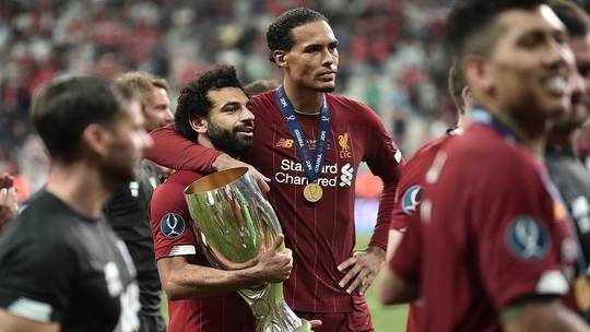 صلاح أول مصري وثالث عربى يتوج بكأس السوبر الأوروبى وأول تعليق للفرعون (فيديو)