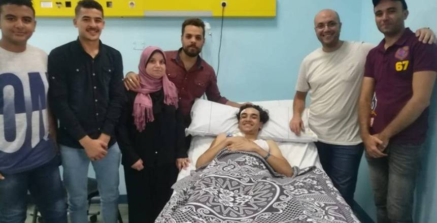 أخبار الأهلي : المشجع الأهلاوي المصاب : نفسي لاعيبة الأهلي تزورني.. وسعد سمير نساني وجع العملية”
