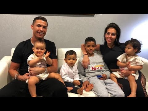 رونالدو صانع البهجة..مقطع مثيرا لأبناء الدون من منزلهما بعد فوز علي ليتوانيا (فيديو)