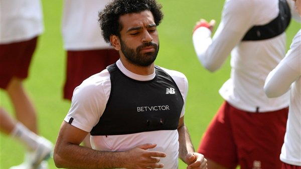 صلاح يشارك جمهورة بصور من تدريباته مع أصدقائة قبل مواقعة نابولى