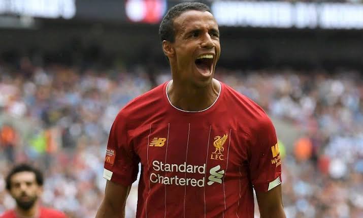ليفربول يحصن مدافعه ماتيب بعقد طويل الأمد ..وفحص طبي لثلاثي الريدز
