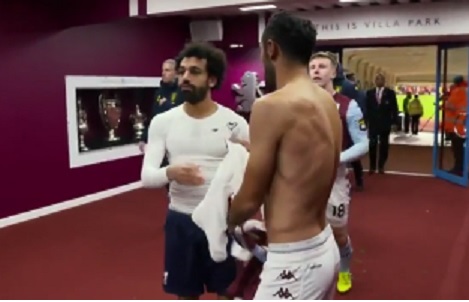 المحمدي يقوم بفعل غير متوقع تجاه محمد صلاح بعد مباراة أستون فيلا ضد ليفربول
