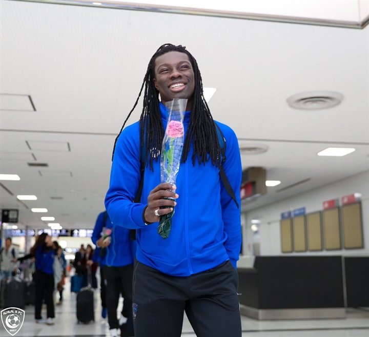 الهلال السعودي يصل طوكيو مصطحبا أغذية وطباخا استعدادا لـ نهائي دوري أبطال آسيا
