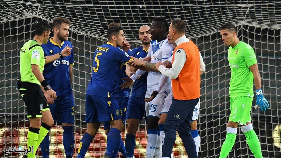 بالوتيلي يهدد بالاعتزال بعد تعرضة لهتافات عنصرية خلال مباراة فيرونا وبريشيا