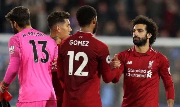 صلاح يدعم جوميز بعد هجوم جماهير منتخب إنجلترا ضده بسبب مشادته مع ستيرلينج