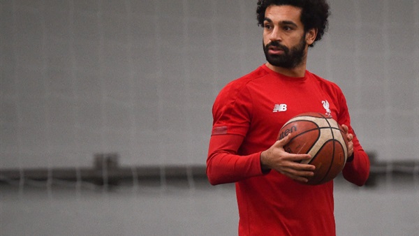 صلاح لاعب كرة سلة من طراز خاص ..وجمهوره يتسأل: هتغير ولا آية؟