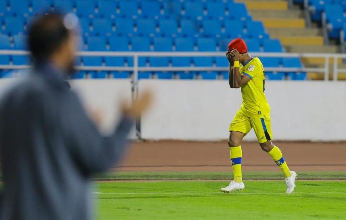 لاعب التعاون السعودي يتعرض للطرد بعد احتفاله بقناع سبايدر مان بهدفه ضد الرائد