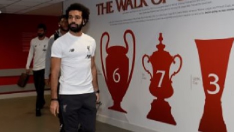 ليفربول ونابولي..وصول صلاح ونجوم الريدز لـ”أنفيلد”واشتباك الشرطة مع جماهير نابولي