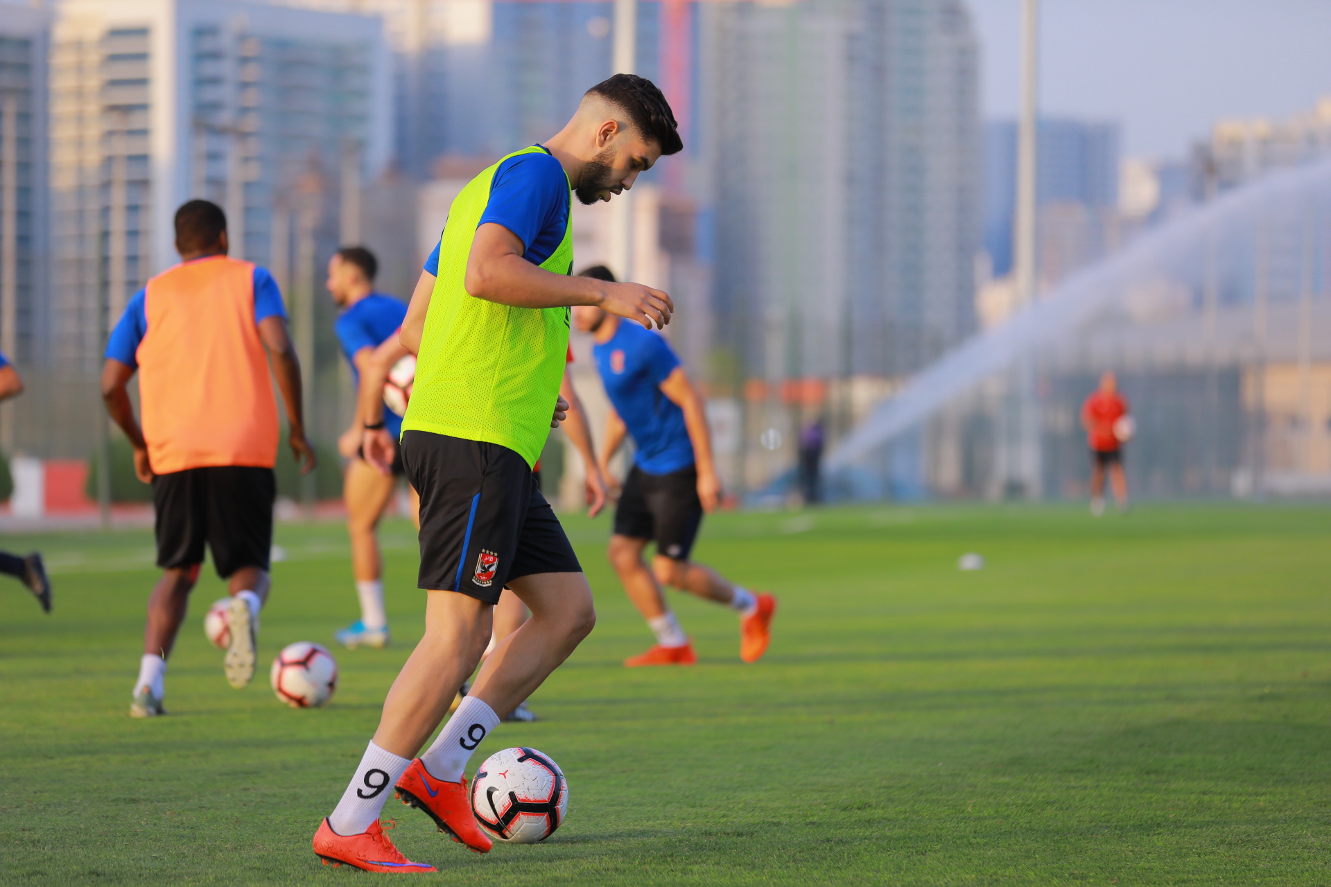 الأهلي نيوز : فايلر يستعين بـ7 شباب فى تدريبات الأهلي .. انتظام عاشور وأزارو