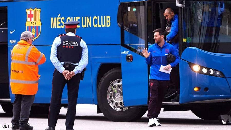حافلة برشلونة تتعثر بسوء الحظ وتضل طريقها في السعودية وتتجه لملعب ريال مدريد