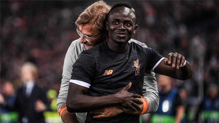 ساديو ماني يحتفل بعد هدف ليفربول و وذهول كلوب