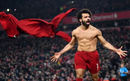 ليفربول يتغني بهدف محمد صلاح أمام مانشستر يونايتد : من حق الكبيـر يدلع